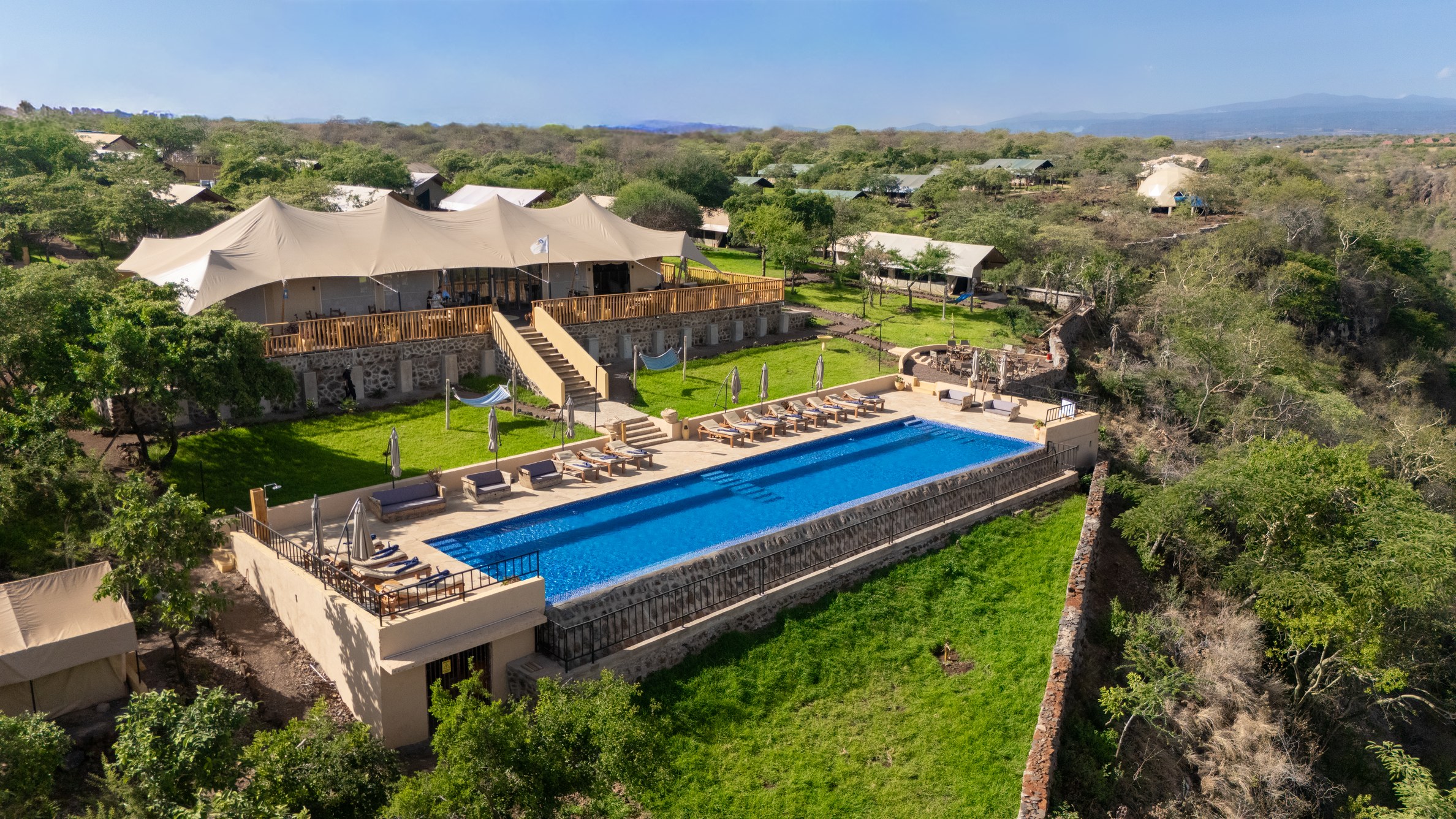 africa-safari-manyara-escarpment_1MB